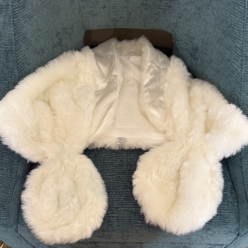 Faux Fur Shawl Wrap Fall/Winter Bridal Shrug - Picture 4 of 9